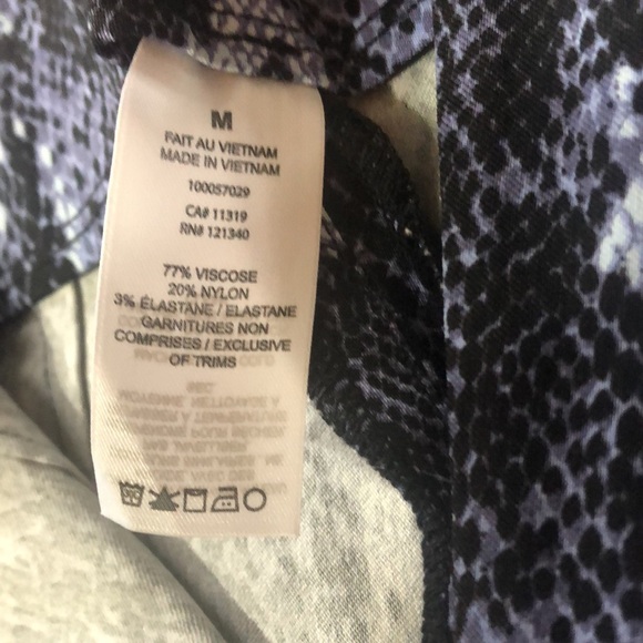 Ladies Dynamite Grace Straight Leg Blue Snakeskin Pant - Size Medium - Picture 6 of 7